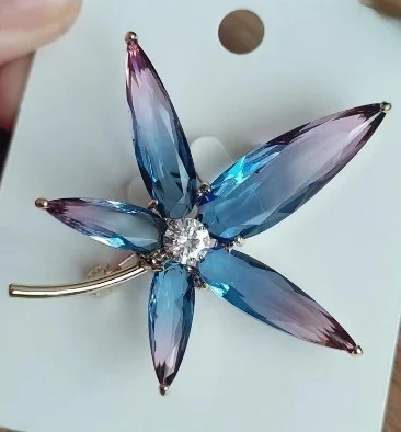روفو Flower Brooch